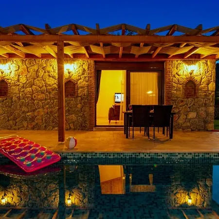 Cemre - 2 Bedroom In Kayakoey Oeluedeniz Villa Fethiye