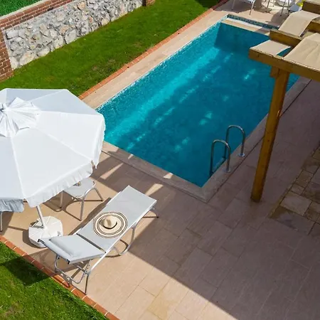 Cemre - 2 Bedroom In Kayakoey Oeluedeniz Villa Fethiye
